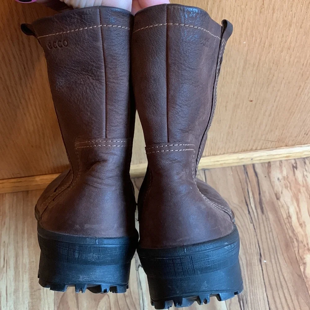 Ecco size 11 waterproof brown leather gore-tex Chelsea inner zip short boots EUC